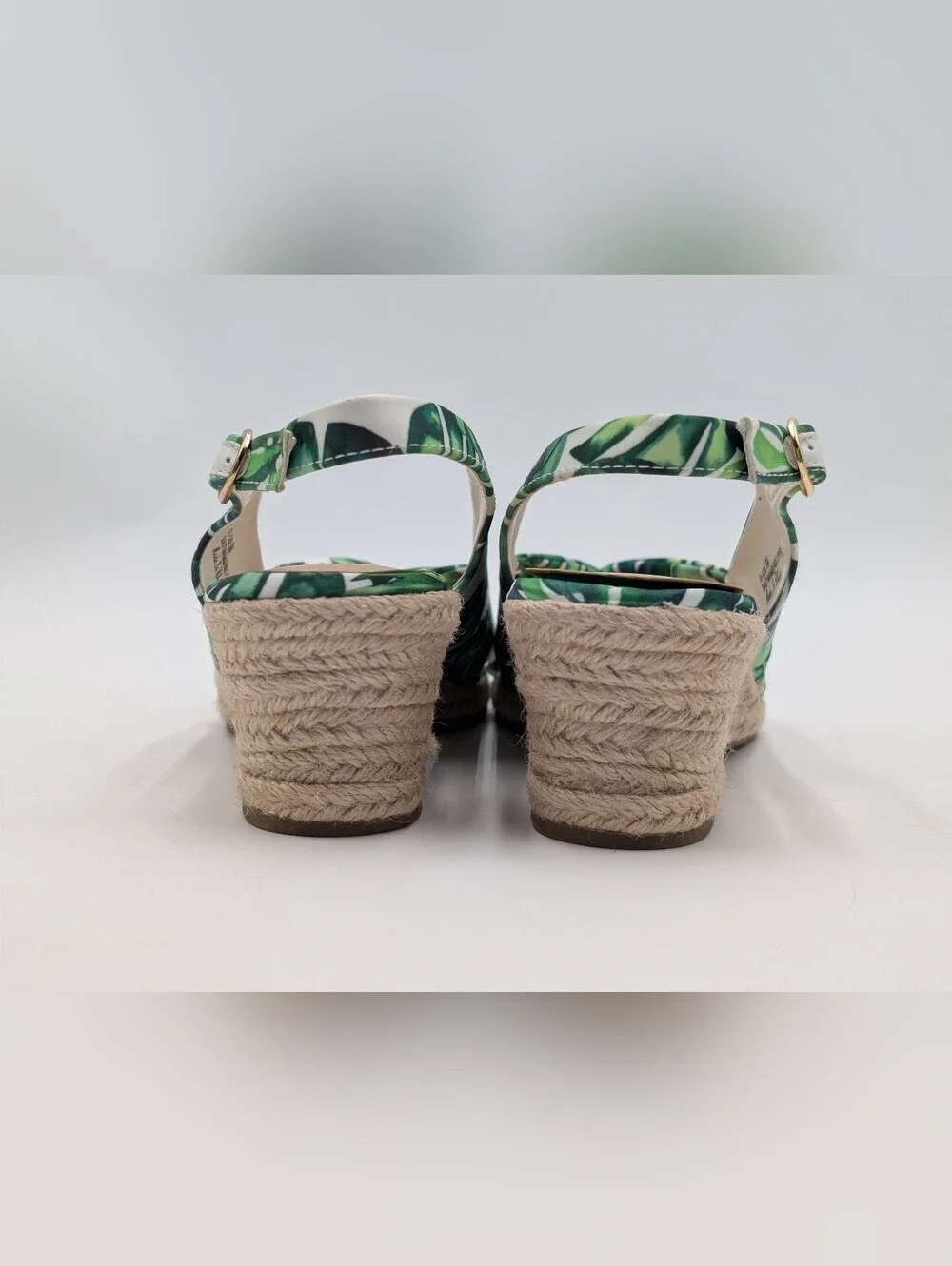 Bella Vita Size 9M Tropical Leaf Espadrille Wedge Sandals Slingback Gold Buckle